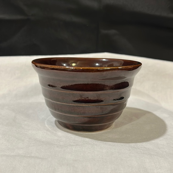Monmouth Pottery Sm. Beehive Brown Bowl Maple Leaf USA Stoneware. Circa 1930s - Picture 2 of 6